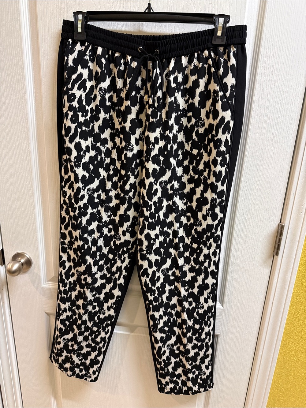 Vince Camuto Black & White Leopard Print Jogger Pants